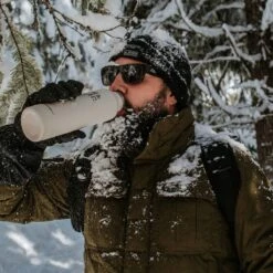 Earthwell Woodie Vacuum Bottle 650ml Walnut / Volcanic Black 7 Earthwell Woodie Vacuum Bottle 650ml Walnut / Volcanic Black -Condor || Mil-Tec || Klean Kanteen Sales earthwell woodie vb lifestyle 001 8